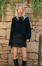 Load image into Gallery viewer, Z SUPPLY-SNOWED IN SWEATER IN BLACK
