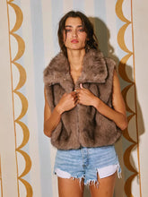 Load image into Gallery viewer, BUCKETLIST-ZIP UP FAUX FUR VEST
