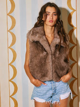 Load image into Gallery viewer, BUCKETLIST-ZIP UP FAUX FUR VEST
