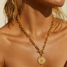 Load image into Gallery viewer, ELLIE VAIL-BRIAR TOGGLE CHAIN MEDALLON
