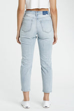 Load image into Gallery viewer, Daze- The Original High Rise Mom Jean
